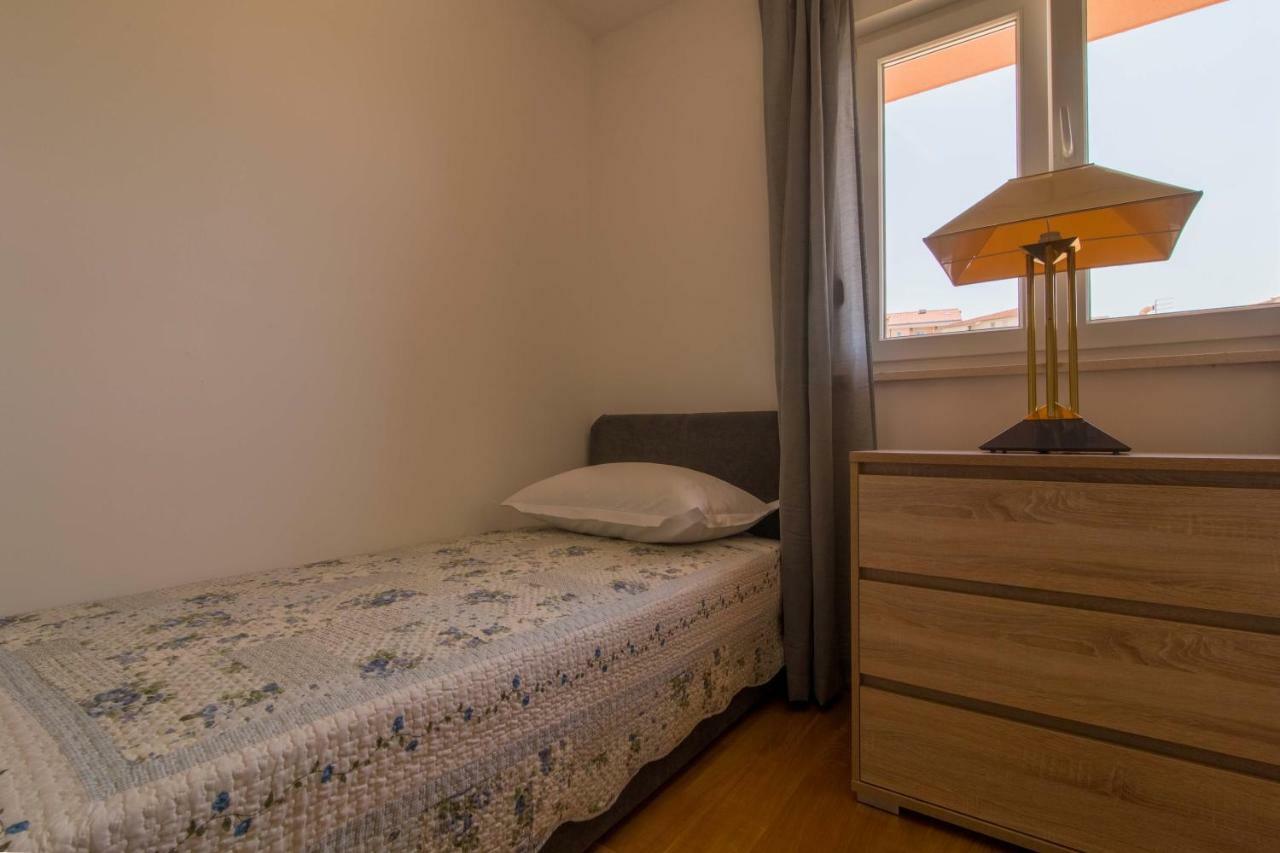 Apartman s bazenom u centru Apartment Makarska Exterior foto