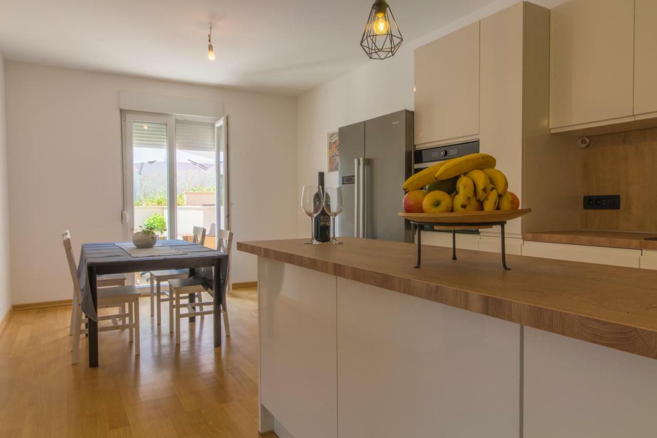 Apartman s bazenom u centru Apartment Makarska Exterior foto